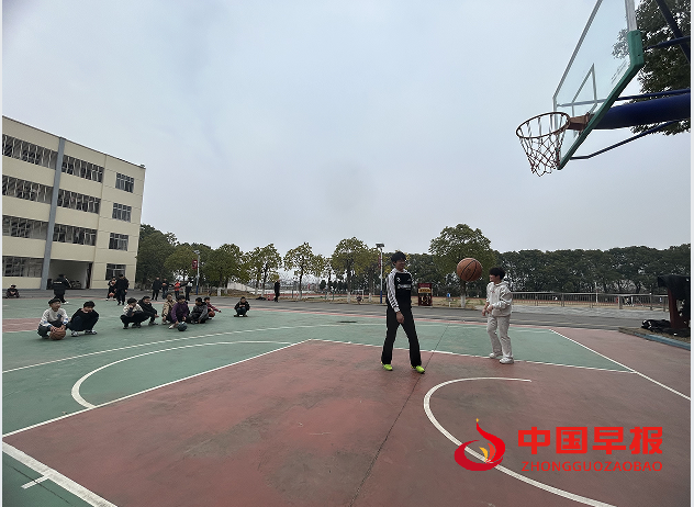 1741242523643642.png 3篮球.png