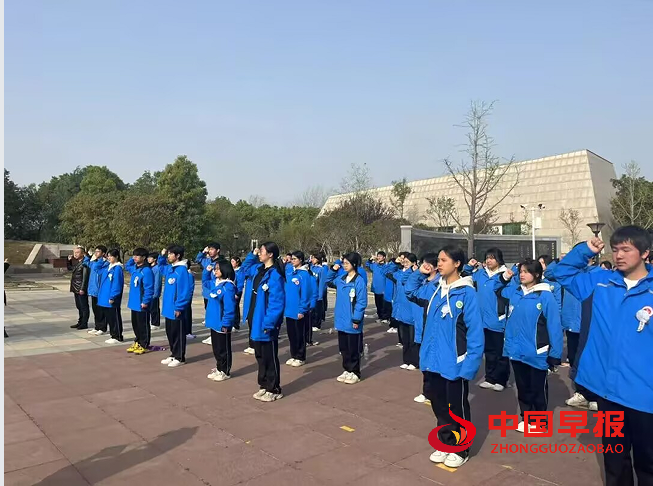 1743659448105594.png 4学生宣誓.png