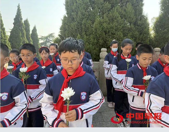 1743670653140254.png 2学生献花.png