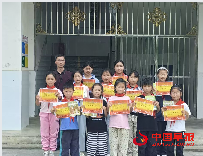 1745294025829972.png 6获奖学生.png