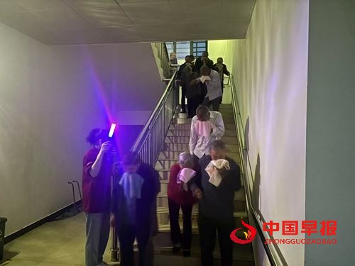 秭归县沙镇溪镇福利院:消防演练砺精兵 筑牢安全“防火墙”(图2) 秭归县沙镇溪镇福利院:消防演练砺精兵 筑牢安全“防火墙”(图2)