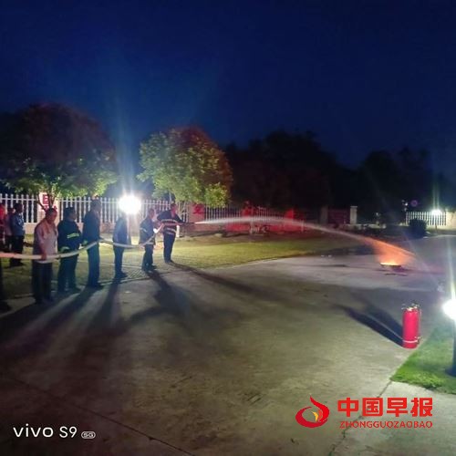 秭归县沙镇溪镇福利院:消防演练砺精兵 筑牢安全“防火墙”(图5) 秭归县沙镇溪镇福利院:消防演练砺精兵 筑牢安全“防火墙”(图5)