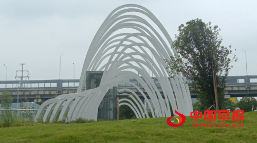 亚洲最大不锈钢灯光雕塑星环雕塑亮相长沙(图4)