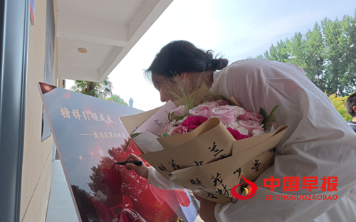 安徽淮北：奥运冠军向艳梅走进校园 点燃青春梦想(图1)