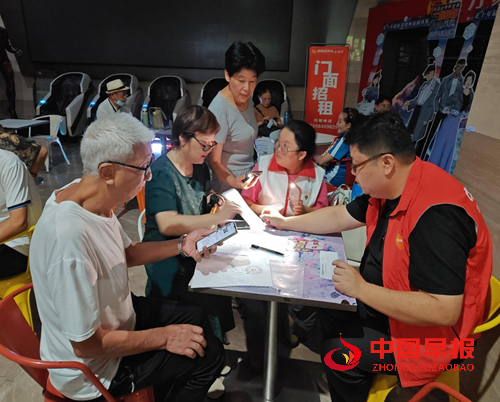 坡子街西湖社区“金晖湘伴 平安助老”志愿服务项目红色观影公益活动(图3)