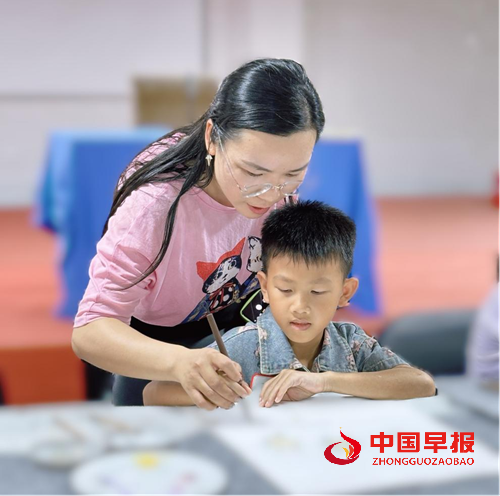 美育微光点亮乡村：艺术公益基地在广西覃签屯揭牌，助力留守儿童描绘人生彩虹(图3)