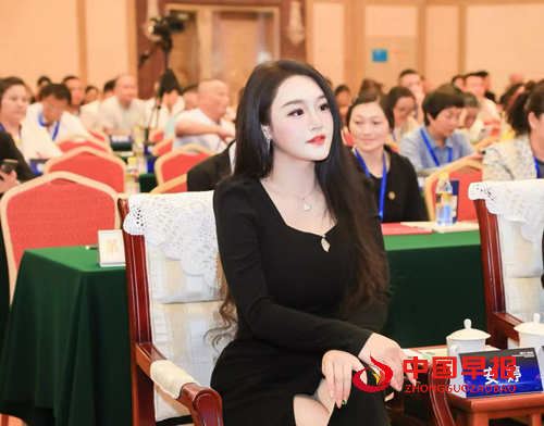 代言人安婷受邀出席2025数字电商赋能实体经济大会(图2)